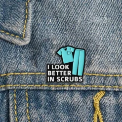 I Look better in Scrubs - Brooch Enamel Pin